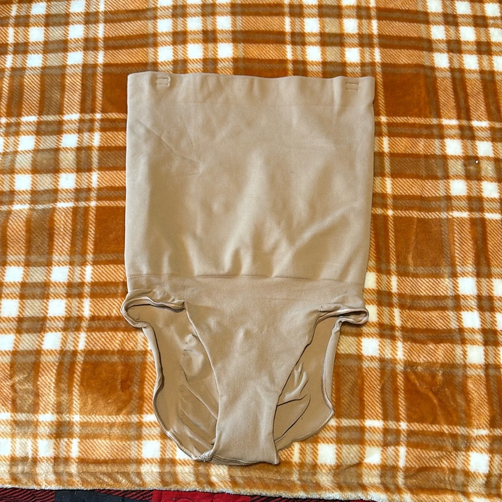 NEVER WORN Skims core control high waist brief